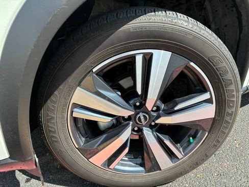 Certified 2023 Nissan Rogue Platinum w/ Platinum Premium Package FWD image 16