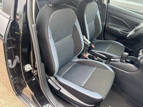 Used 2025 Nissan Versa SV FWD image 34