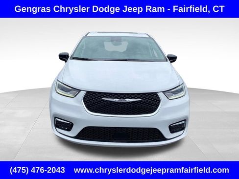 Certified 2024 Chrysler Pacifica Limited FWD image 2