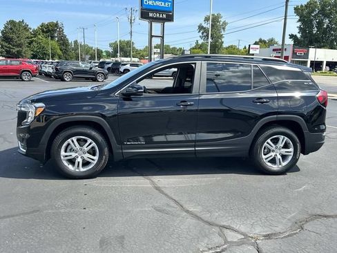 Used 2023 GMC Terrain SLE w/ Driver Convenience Package AWD/4WD image 4