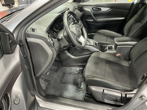 Used 2021 Nissan Rogue Sport S image 3