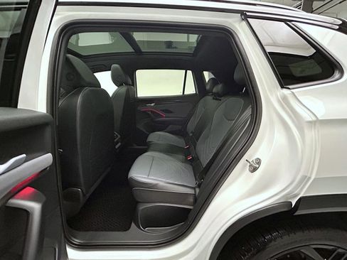 Used 2025 Volkswagen Tiguan SE R-Line AWD/4WD image 19