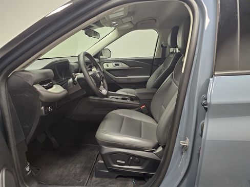 Used 2025 Ford Explorer Active w/ Active Comfort Package image 19