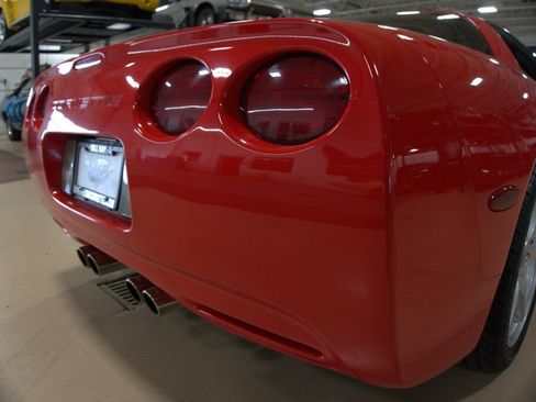 Used 2000 Chevrolet Corvette Coupe w/ Roof Pkg image 19
