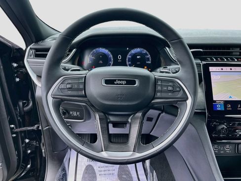 Certified 2025 Jeep Grand Cherokee L Limited w/ Black Appearance Package RWD image 11