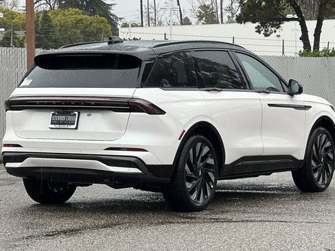 New 2026 Lincoln Nautilus Reserve image 5