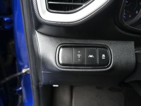 Used 2022 Hyundai Venue SE FWD image 16