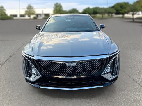 New 2026 Cadillac Lyriq Luxury image 2
