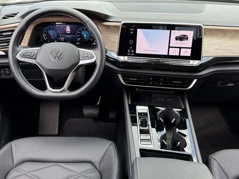 Used 2026 Volkswagen Atlas SE FWD image 11