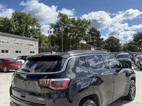Used 2019 Jeep Compass Latitude FWD image 6