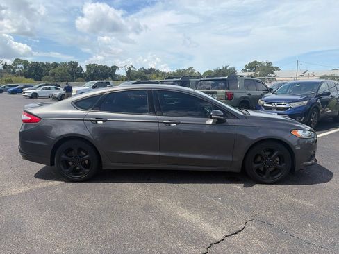 Used 2016 Ford Fusion SE FWD image 8