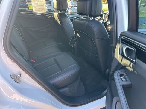 Used 2023 Porsche Macan image 36