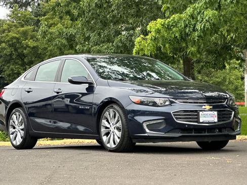 Used 2017 Chevrolet Malibu Premier w/ Premier Sun and Wheel Package FWD image 9