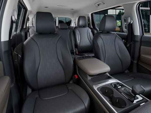 New 2026 Kia Carnival EX image 16