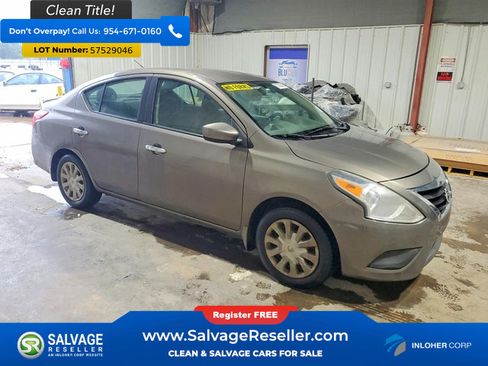 Used 2015 Nissan Versa SV FWD image 5