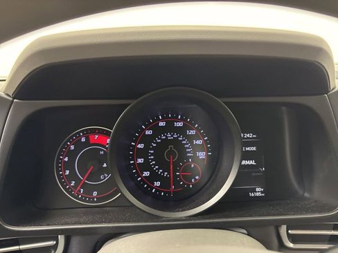 Used 2023 Hyundai Elantra SEL w/ Preferred Accessory Package image 24