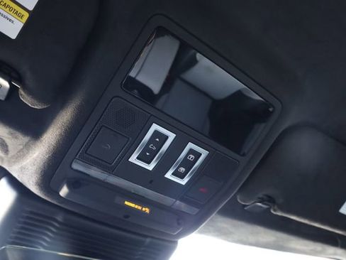 Used 2023 Land Rover Range Rover Evoque R-Dynamic SE image 20