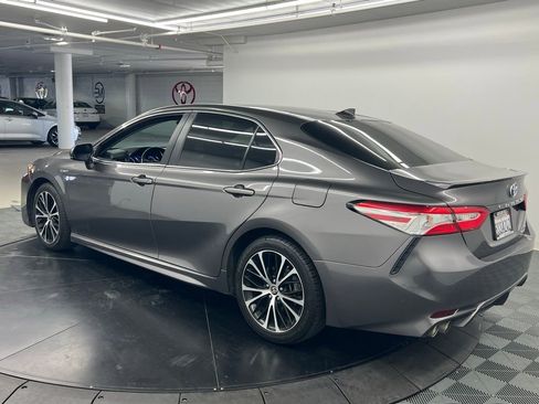 Certified 2020 Toyota Camry SE w/ Carpet Mat Package FWD image 4