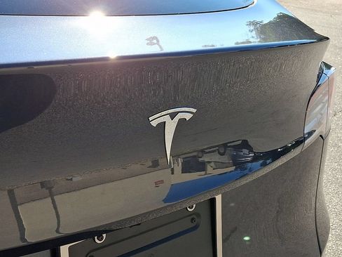 Used 2025 Tesla Model Y Long Range RWD image 30