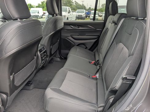 New 2025 Jeep Grand Cherokee Laredo X w/ Luxury Tech Group I image 11