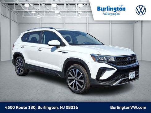 Certified 2023 Volkswagen Taos SE w/ Panoramic Sunroof Package image 1