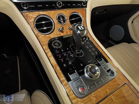 Used 2022 Bentley Continental GT AWD/4WD image 32