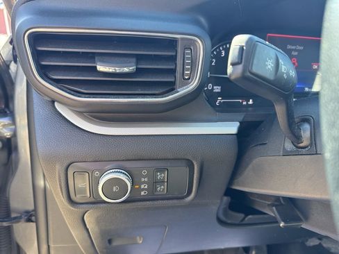 Used 2022 Ford Explorer XLT w/ Equipment Group 202A image 13