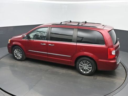 Used 2014 Chrysler Town & Country Touring-L w/ Driver Convenience Group image 40