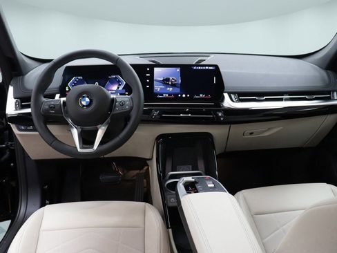 Used 2025 BMW X1 xDrive28i w/ Convenience Package image 2