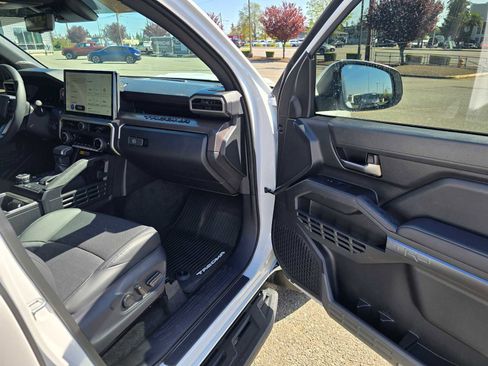 Certified 2025 Toyota Tacoma TRD Sport AWD/4WD image 10