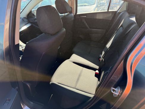Used 2012 MAZDA MAZDA3 i Touring FWD image 9