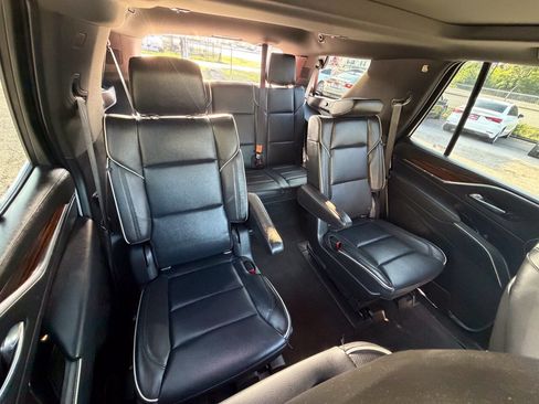 Used 2022 Cadillac Escalade Premium Luxury w/ Performance Package AWD/4WD image 15