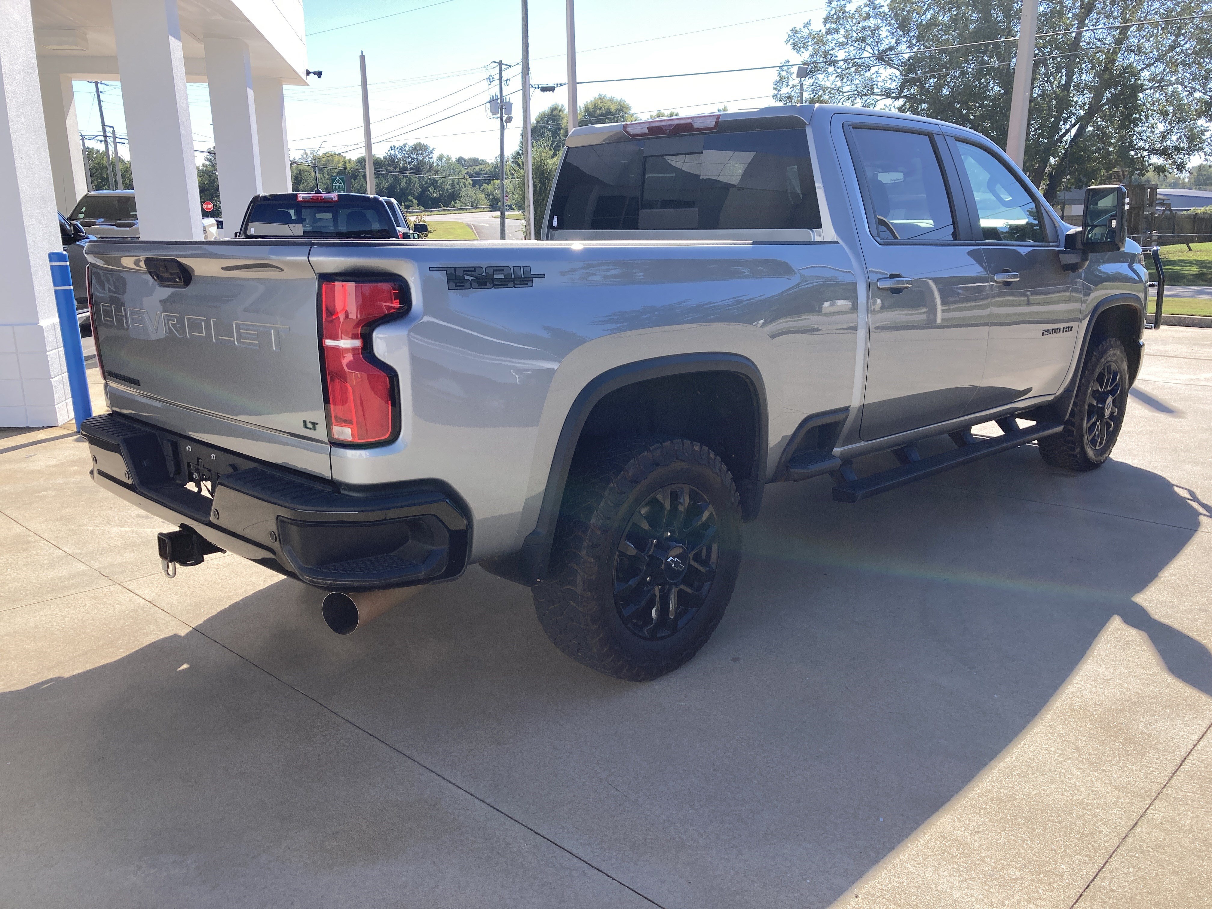 Used 2025 Chevrolet Silverado 2500 LT w/ Trail Boss Package AWD/4WD image 2