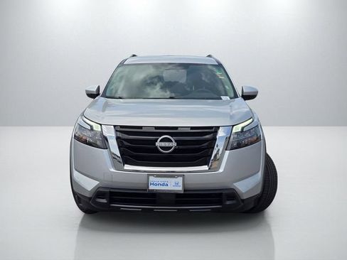 Used 2024 Nissan Pathfinder SV FWD image 2