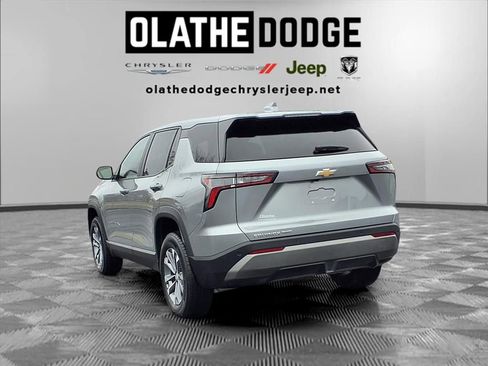 Used 2025 Chevrolet Equinox LT image 3