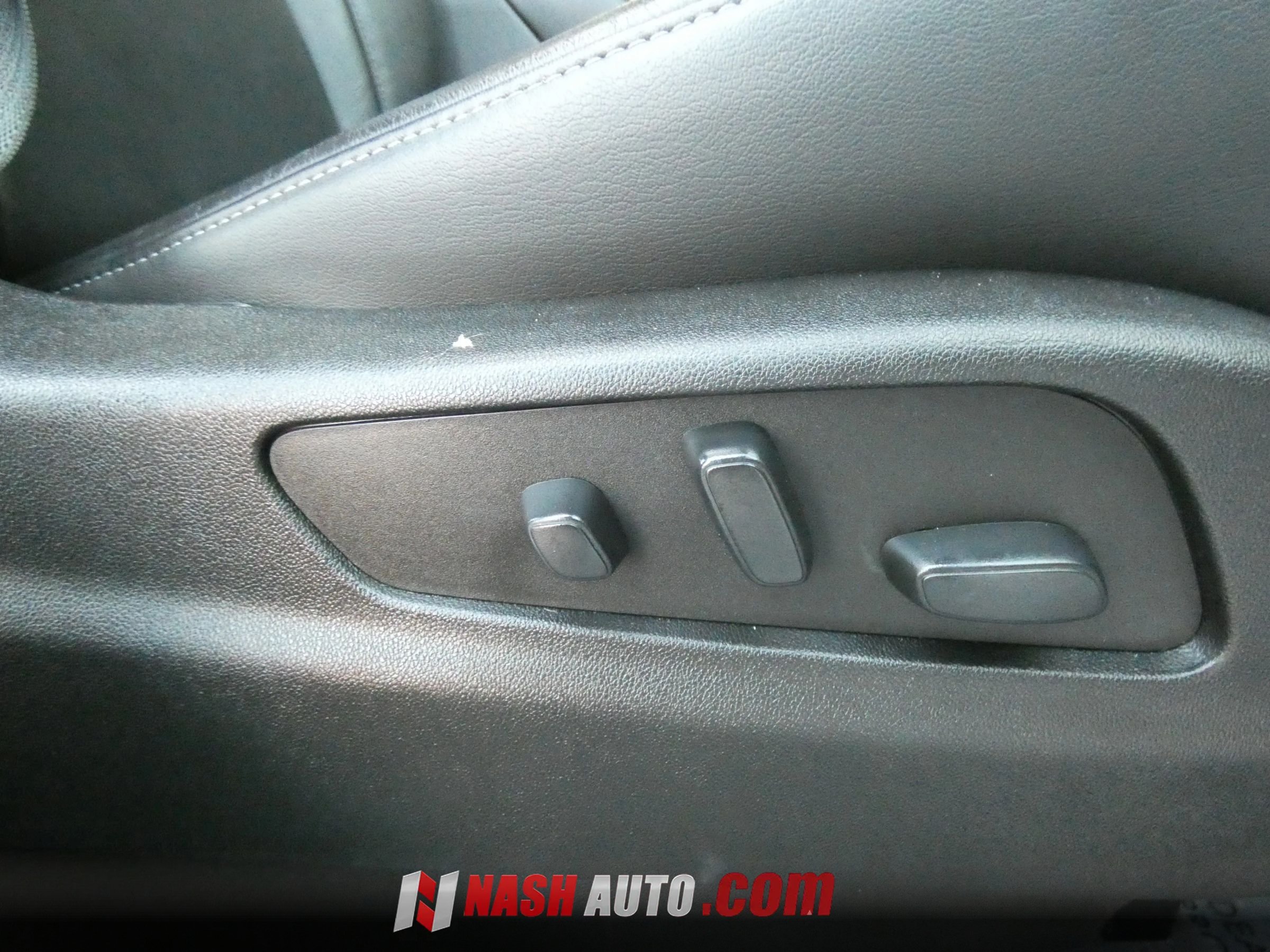 Used 2023 Cadillac XT4 Luxury w/ Cold Weather Package FWD image 28