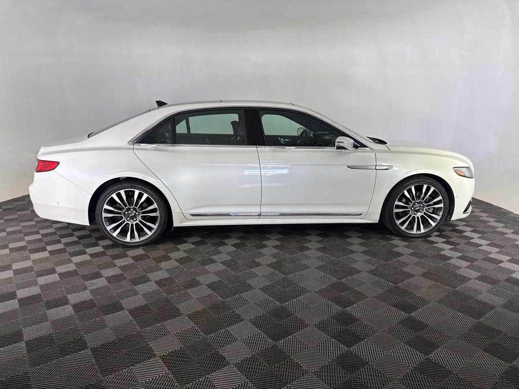 Used 2018 Lincoln Continental Select AWD/4WD image 4