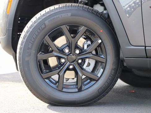 New 2025 Jeep Grand Cherokee Altitude image 2