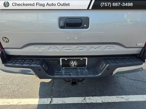 Used 2018 Toyota Tacoma SR5 RWD image 13