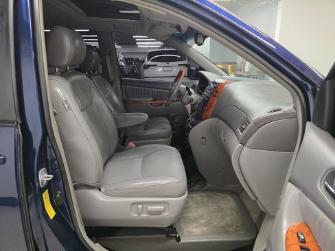 Used 2007 Toyota Sienna XLE image 11