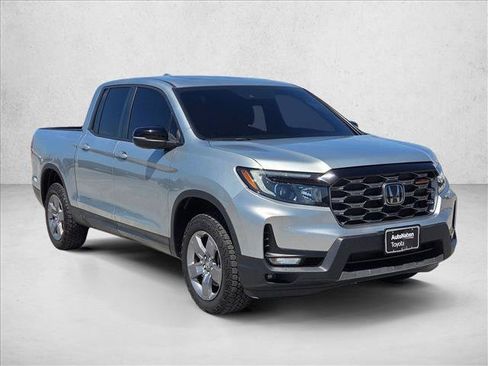 Used 2025 Honda Ridgeline TrailSport image 3