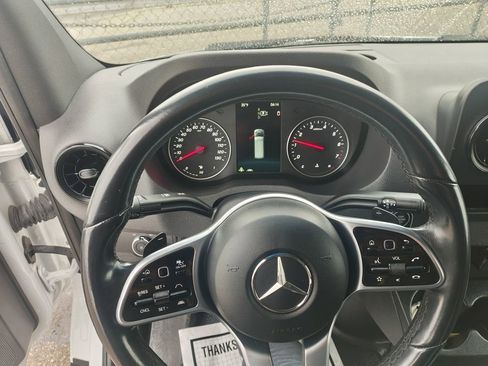 Used 2022 Mercedes-Benz Sprinter 1500 image 6