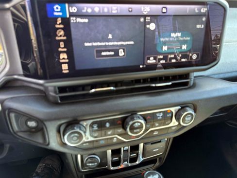 Used 2024 Jeep Wrangler Unlimited w/ Convenience Group AWD/4WD image 15