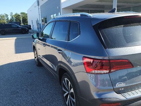 Used 2022 Volkswagen Taos SE image 4