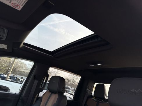 Used 2021 Chevrolet Silverado 2500 High Country w/ Z71 Off-Road Package image 13