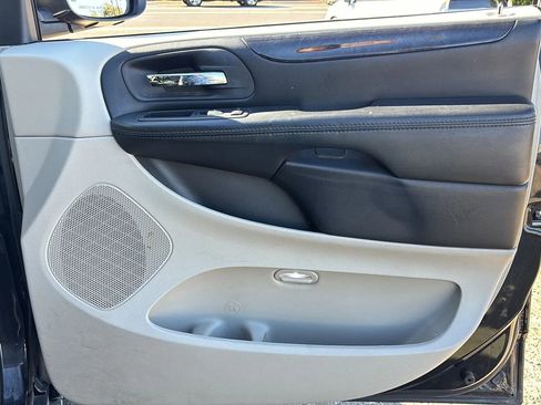 Used 2016 Dodge Grand Caravan SXT image 13