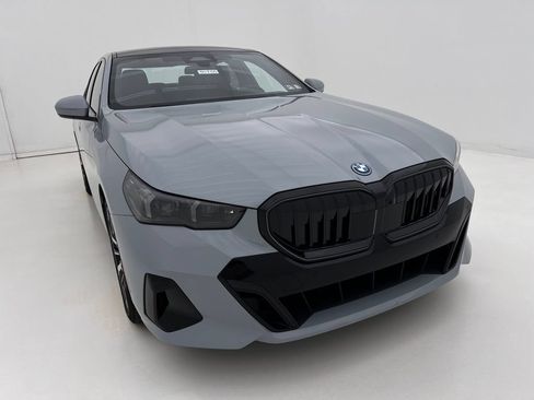 New 2027 BMW 550e xDrive w/ Premium Package AWD/4WD image 3