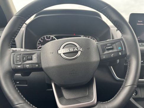 Used 2025 Nissan Rogue SV FWD image 30