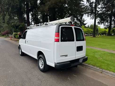 Used 2013 Chevrolet Express 2500 RWD image 3