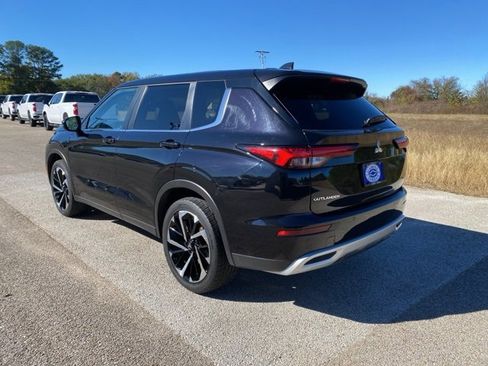 Used 2024 Mitsubishi Outlander SE image 3